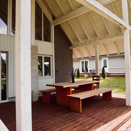 بيت للعطل Sportsmen's House
